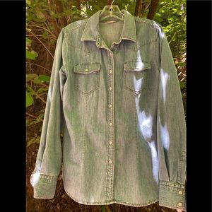 Denim western shirt. Pearl snaps. Cute ruffle on back.